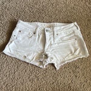 Frayed American Eagle Stretch Shorty White Denim Shorts